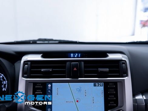 Used 2020 Toyota 4Runner SR5 AWD/4WD image 13