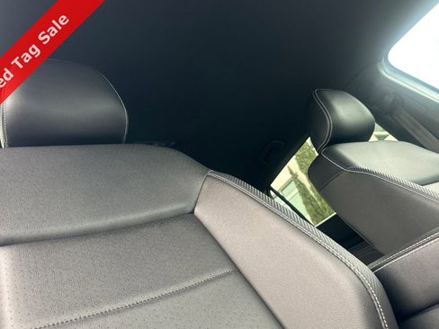 Used 2023 Volkswagen Atlas Cross Sport SE image 17