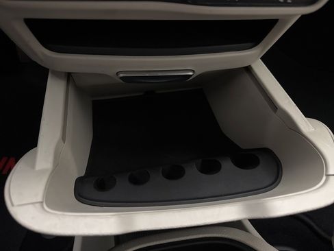 Used 2021 Chrysler Pacifica Touring-L image 40