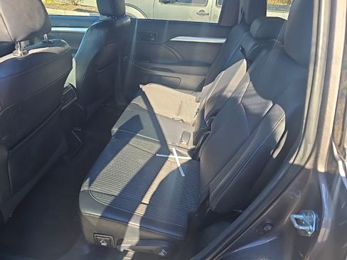 Used 2015 Toyota Highlander Plus image 12