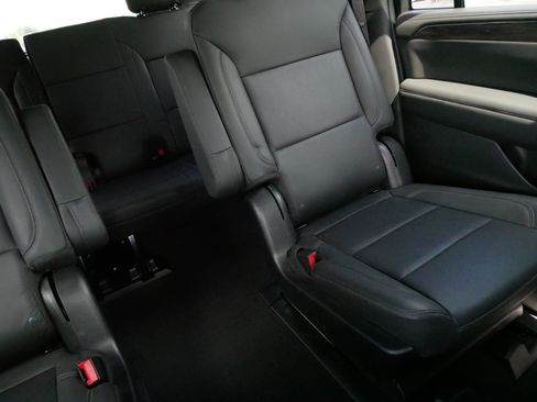 Used 2022 Chevrolet Suburban Z71 w/ Luxury Package AWD/4WD image 15