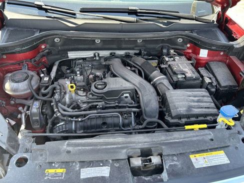 Used 2023 Volkswagen Taos SE w/ Panoramic Sunroof Package AWD/4WD image 29