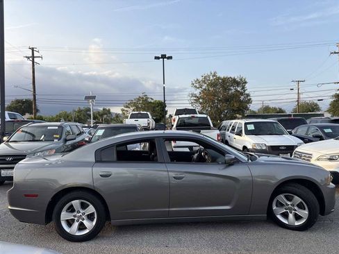 Used 2012 Dodge Charger SE RWD image 4