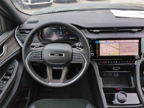 New 2026 Jeep Grand Cherokee Altitude image 14