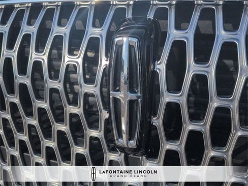 Certified 2025 Lincoln Corsair AWD w/ Equipment Group 101A image 9