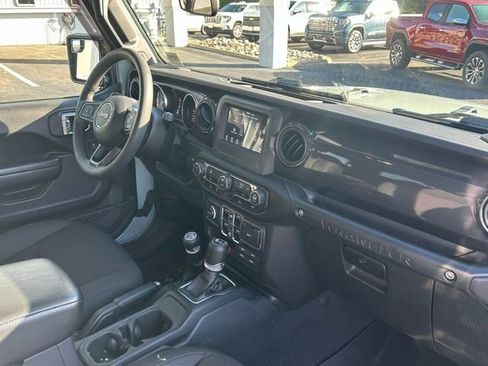 Used 2023 Jeep Wrangler Sport image 19
