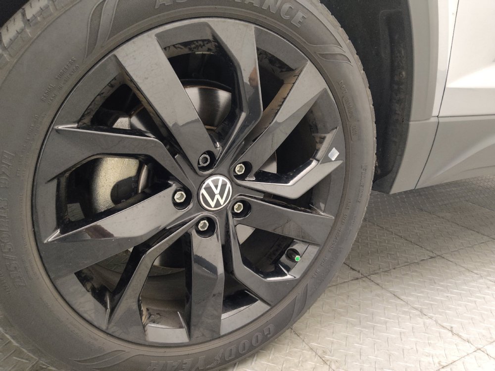 Used 2024 Volkswagen Taos SE FWD image 31