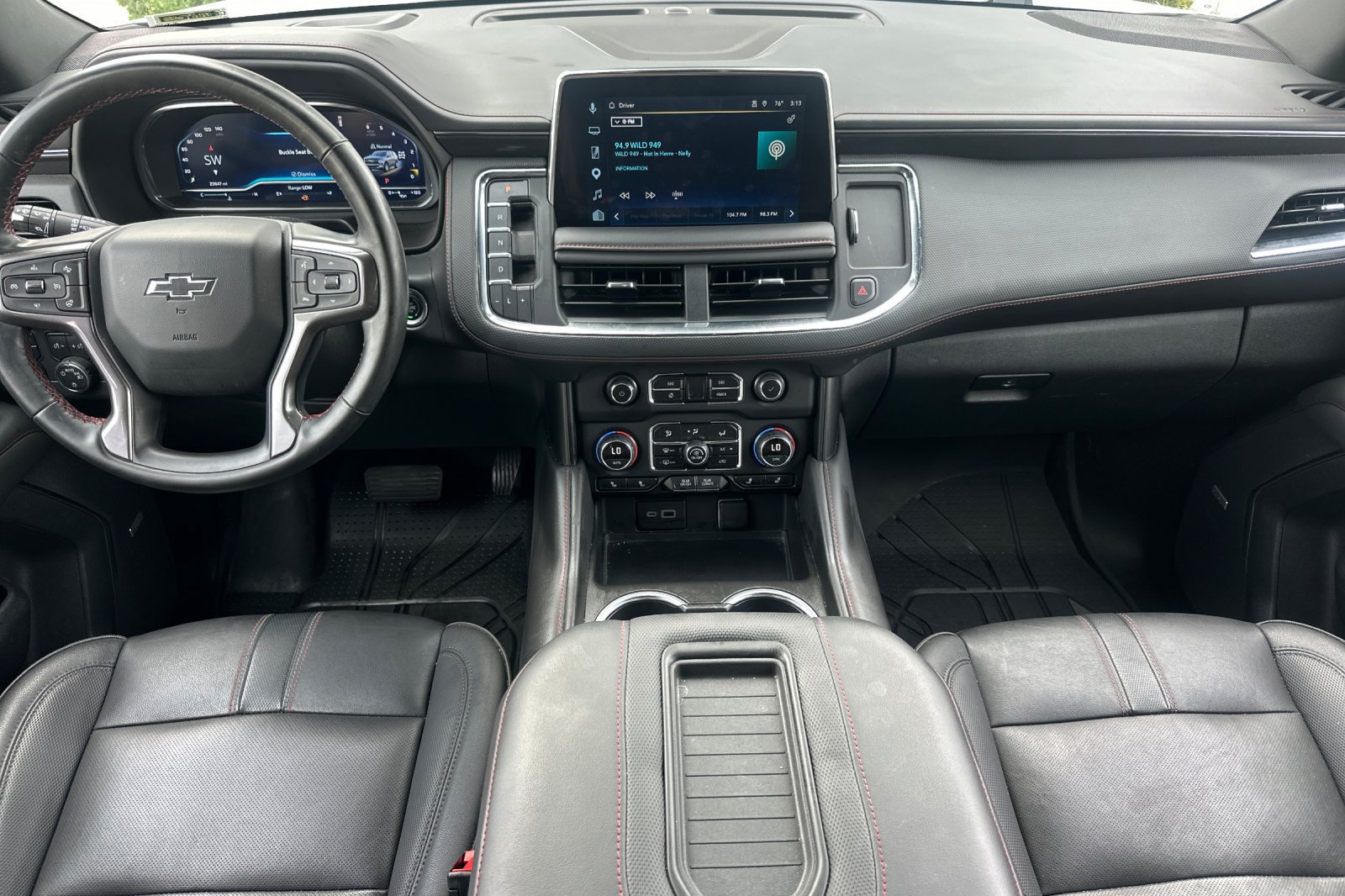 Used 2024 Chevrolet Suburban RST w/ Luxury Package AWD/4WD image 15