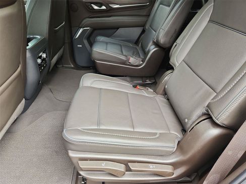 Used 2024 GMC Yukon Denali w/ Advanced Technology Package AWD/4WD image 26