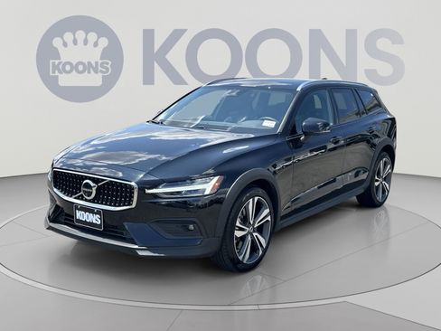 Used 2025 Volvo V60 B5 Cross Country Plus AWD/4WD image 5