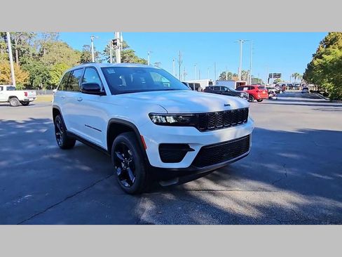New 2025 Jeep Grand Cherokee Altitude RWD image 38
