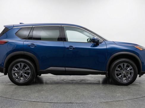 Used 2025 Nissan Rogue SV AWD/4WD image 11