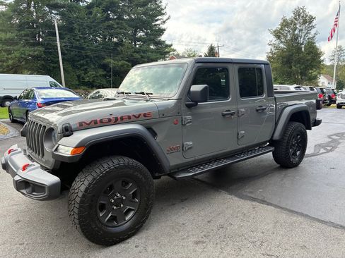 Used 2023 Jeep Gladiator Mojave AWD/4WD image 2