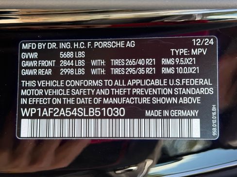 Certified 2025 Porsche Macan GTS image 37