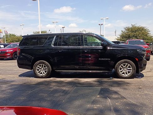 Used 2022 Chevrolet Suburban LT AWD/4WD image 2