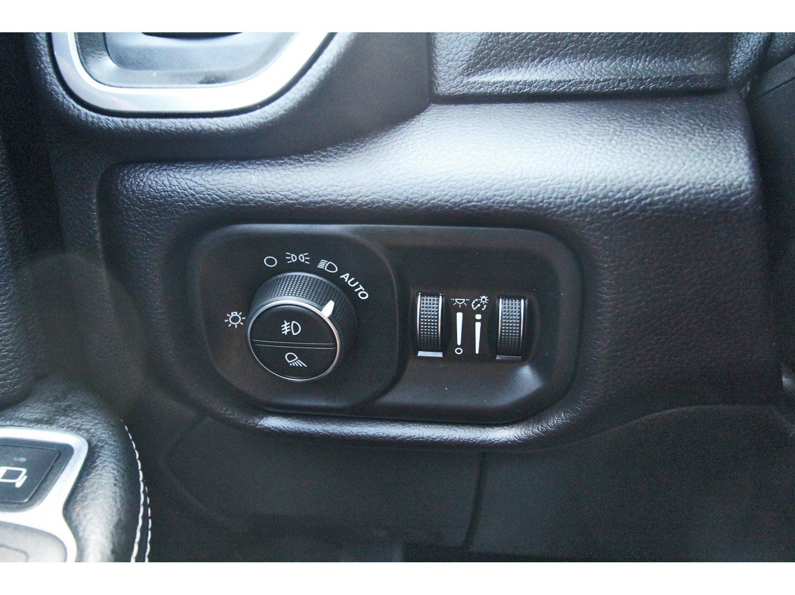 Used 2022 RAM 2500 Laramie AWD/4WD image 19