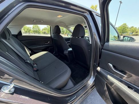 Used 2022 Hyundai Elantra SEL FWD image 14
