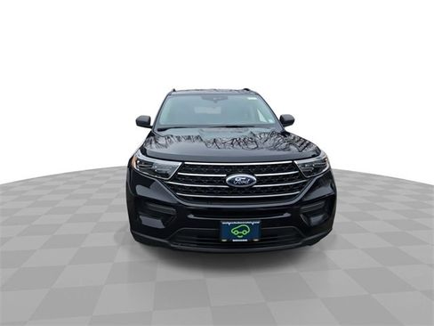 Used 2021 Ford Explorer XLT image 3