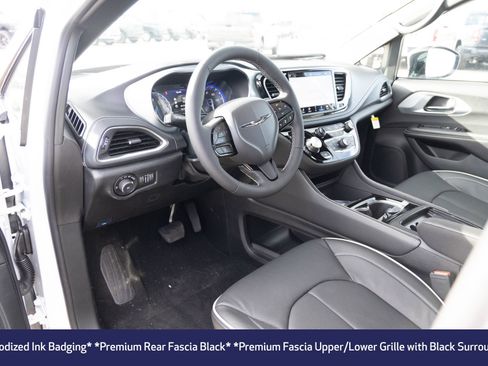 New 2026 Chrysler Pacifica Limited w/ S Appearance Package AWD/4WD image 4