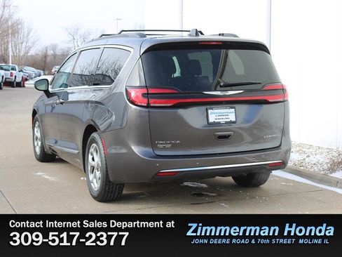 Used 2023 Chrysler Pacifica Limited image 28