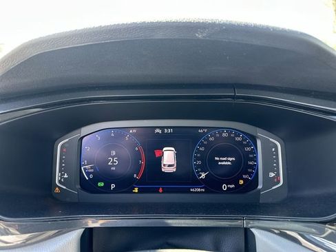 Used 2022 Volkswagen Taos SEL w/ Panoramic Sunroof Package image 19