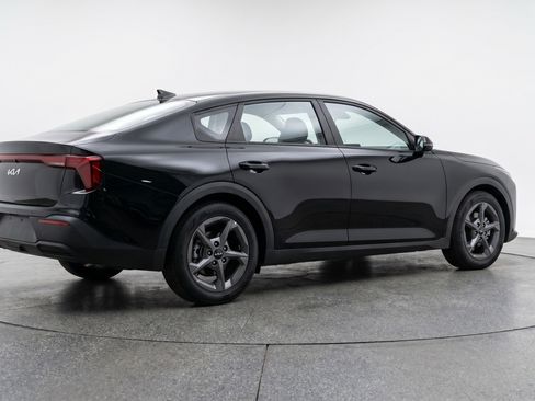 Used 2025 Kia K4 LXS FWD image 9