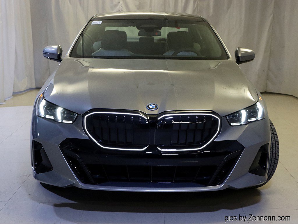 Used 2026 BMW 550e xDrive AWD/4WD image 5