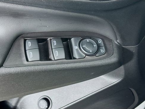 Used 2021 Chevrolet Equinox LT image 24