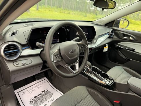 New 2026 Chevrolet Trax LT w/ Driver Confidence Package FWD image 14