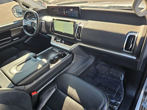 Certified 2025 Ford Expedition Max Platinum image 15