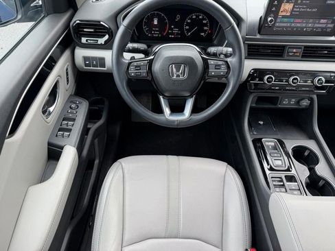 Used 2023 Honda Pilot Touring image 9