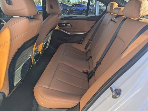 Used 2022 BMW 330i Sedan w/ M Sport Package image 9