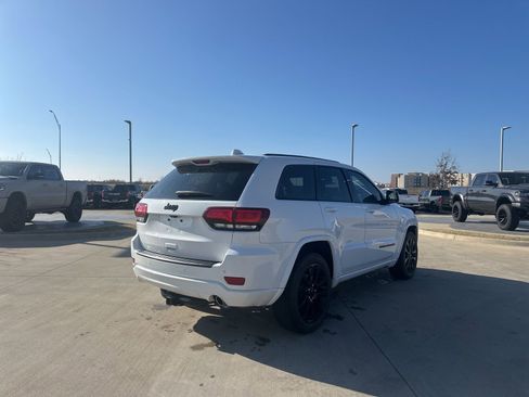 Used 2019 Jeep Grand Cherokee Altitude image 5
