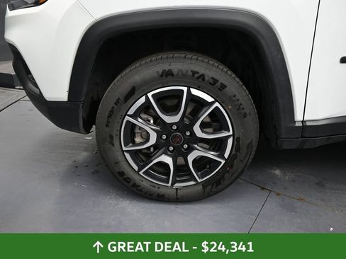 Used 2025 Jeep Compass Trailhawk AWD/4WD image 15