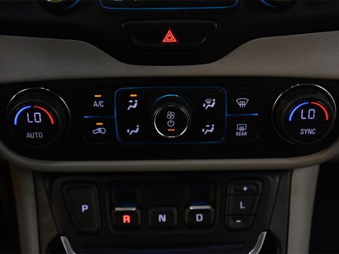 Used 2020 GMC Terrain SLT w/ Preferred Package image 24