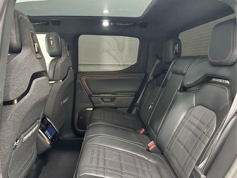 Used 2025 Rivian R1T Premium image 15