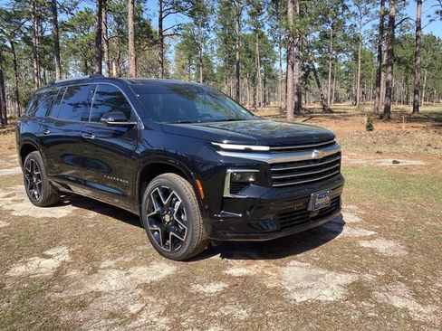 New 2026 Chevrolet Traverse High Country w/ LPO, Floor Liner Package AWD/4WD image 5