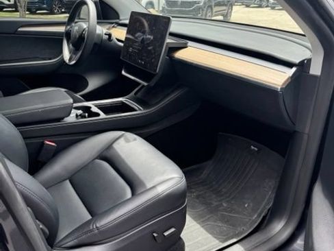 Used 2024 Tesla Model Y Long Range RWD image 16