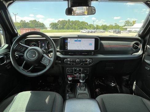 Used 2025 Jeep Wrangler Unlimited Rubicon AWD/4WD image 32