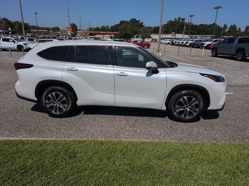 Used 2022 Toyota Highlander XLE image 8