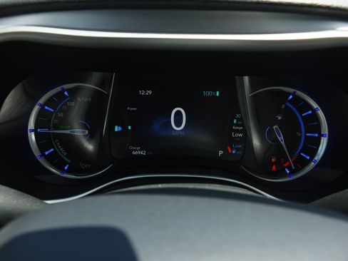 Used 2024 Chrysler Pacifica Limited FWD image 22