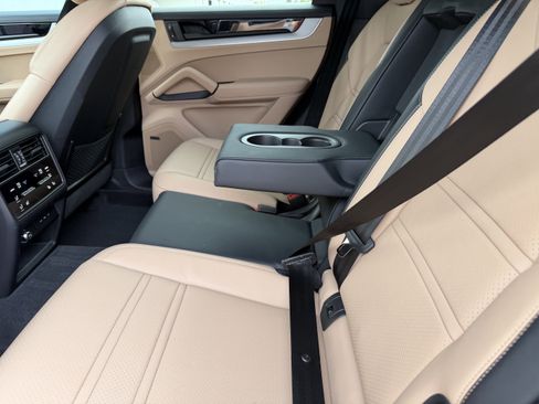 Certified 2024 Porsche Cayenne Coupe image 22