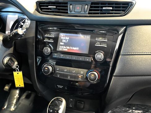 Used 2017 Nissan Rogue S FWD image 33
