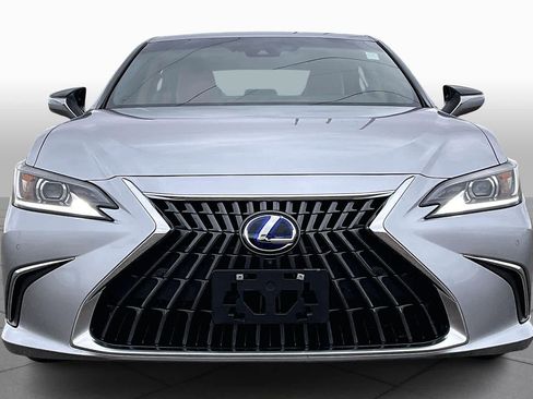 Used 2022 Lexus ES 300h w/ Luxury Package image 3