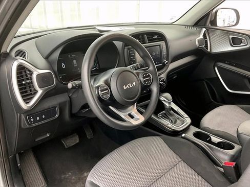 Used 2023 Kia Soul LX w/ LX Technology Package image 16