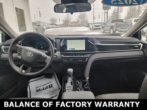 Used 2025 Toyota Camry SE image 16
