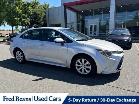 Used 2024 Toyota Corolla LE FWD image 3