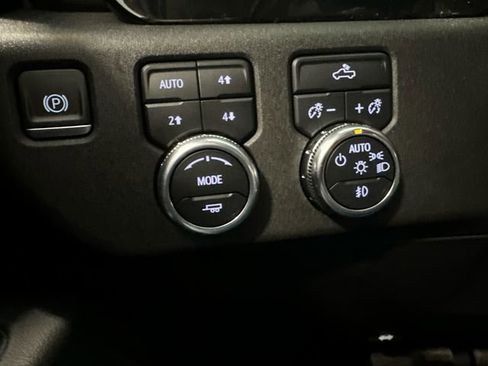 Used 2023 GMC Sierra 1500 Elevation image 30
