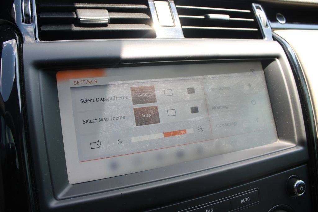 Used 2019 Land Rover Discovery SE AWD/4WD image 35