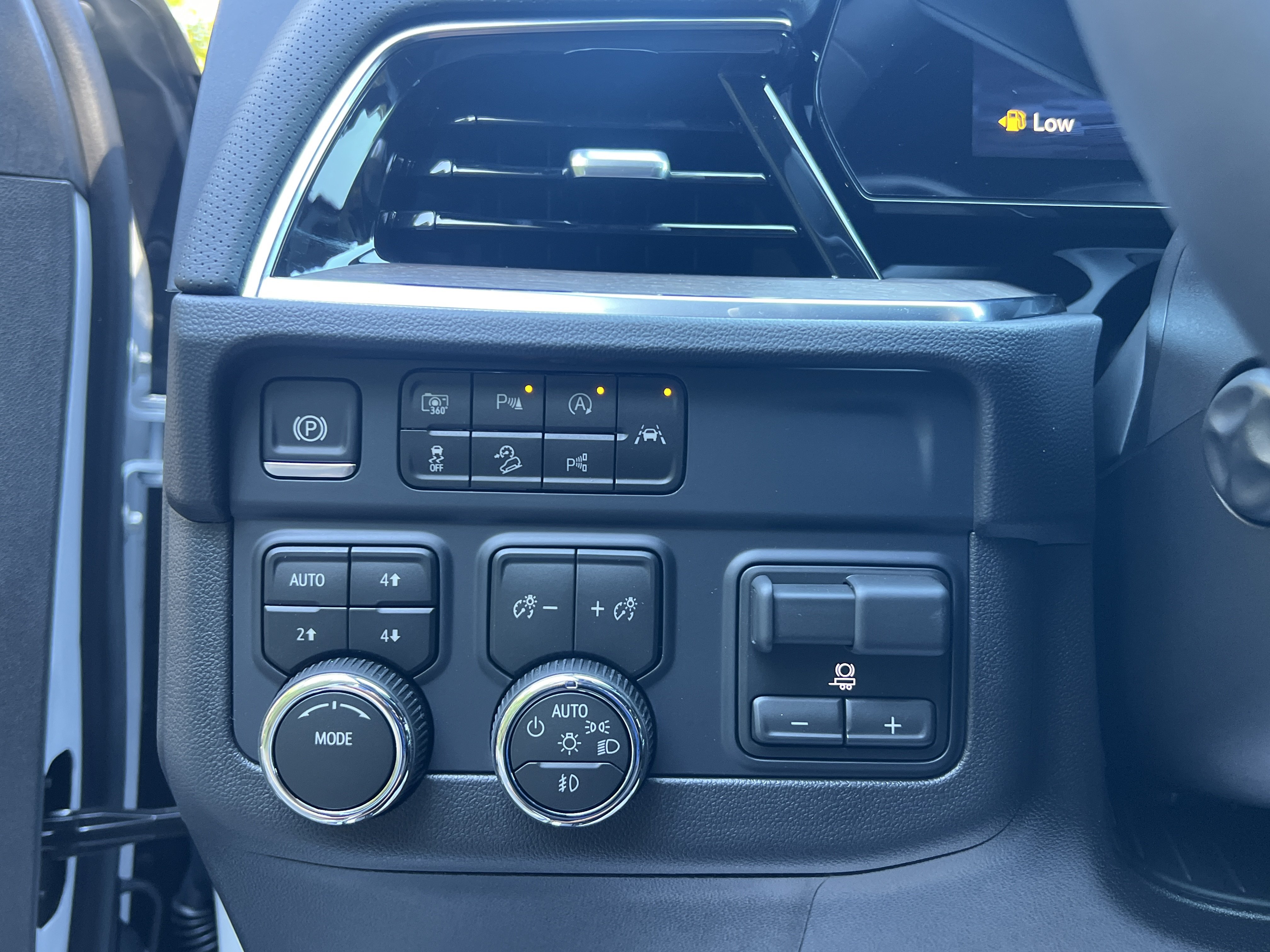 New 2026 Chevrolet Tahoe High Country w/ Sun And Tow Package AWD/4WD image 18